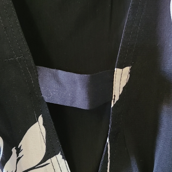 Willow Flowy Light Weight Dress - Picture 8 of 9